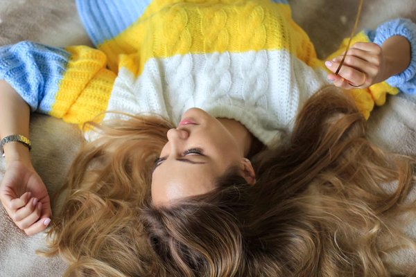 How Can You Mix and Match Bold Color Block Pieces for a Powerful Conference Look?